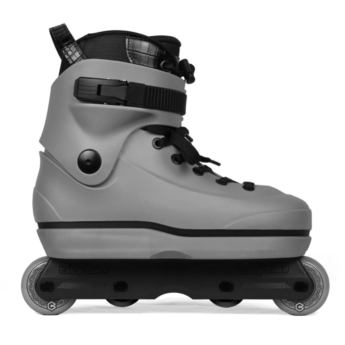 Stefan Brandow Omni V3. This is Stefan’s first pro skate, and the response has been incredible. His promo video is our most viewed on our YouTube channel, and the announcement post is sitting at 880 shares on Instagram
The Stefan Brandow Omni V3 is a Grey boot with Grey soul plates and black highlights. The liner offers a bit more ankle padding than the previous liners, and features crocodile skin texture highlights
Premium Model
- Black 50/50 Balance 2 frames
- Chroma Stefan Brandow 60mm 9